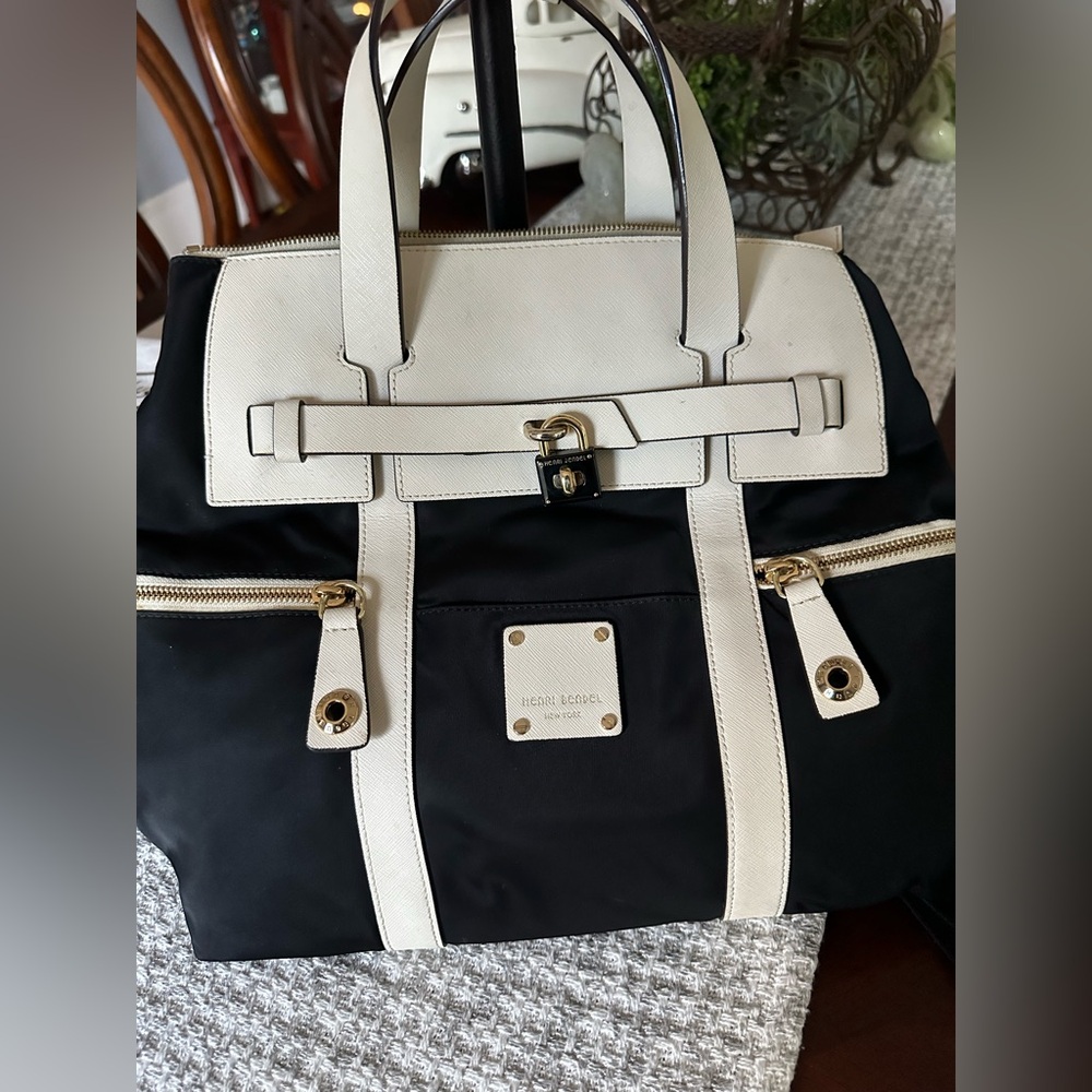 Gorgeous HTF Henri Bendel Black & Ivory 3 Way JETSETTER Crossbody Backpack Mint! - Picture 16 of 16